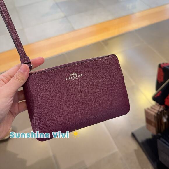 NWT Coach Corner Zip Wristlet CV396 Silver Plum - Picture 1 of 6